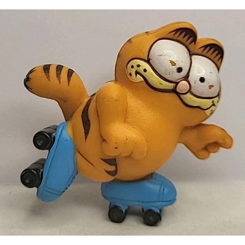 Vintage Lot of 4 Garfield PVC Sports Figures Golf Soccer Skating Walk Running